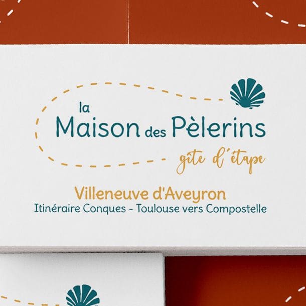aperçu du logo complet de la Maison des Pèlerins, gîte d'étape à Vileneuve d'Aveyron - graphiste Toulouse